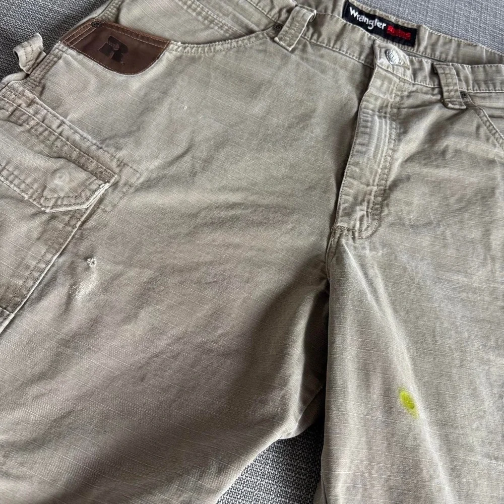Wrangler Riggs Workwear beige cargo shorts Size 36